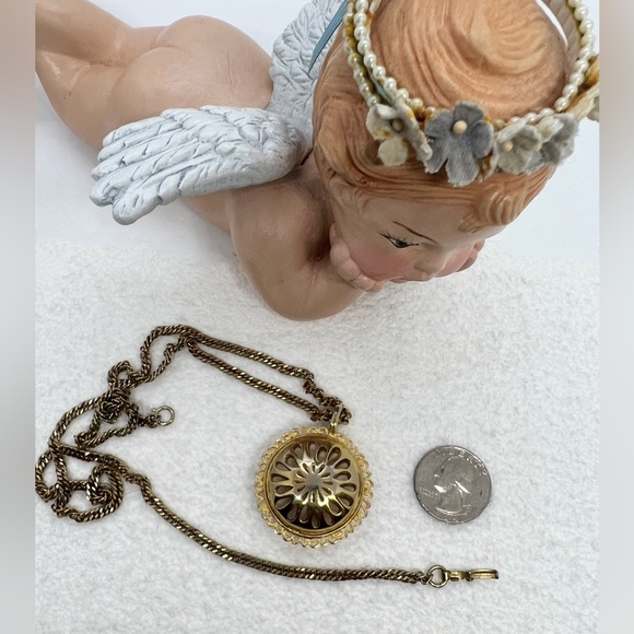 Vtg Gold Tone Puff Flower Charm Pendant/Medallion Necklace - Picture 7 of 7